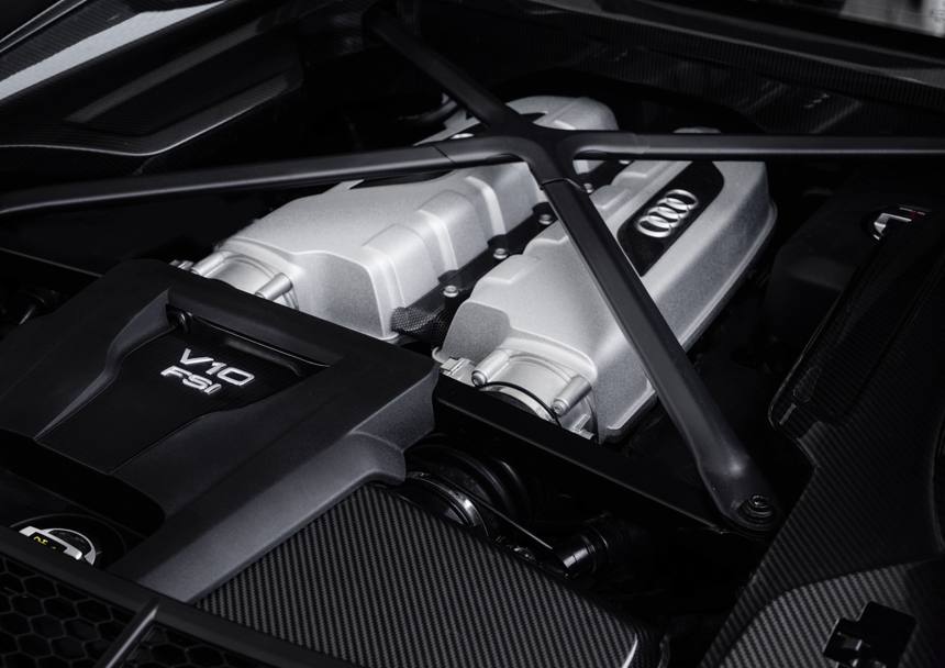Il motore  il V10, aspirato, 5.2 litri di cilindrata, capace di erogare 540 Cv di potenza a 7.800 giri/minuto e 540 Nm di coppia a 6.500 giri/minuto
